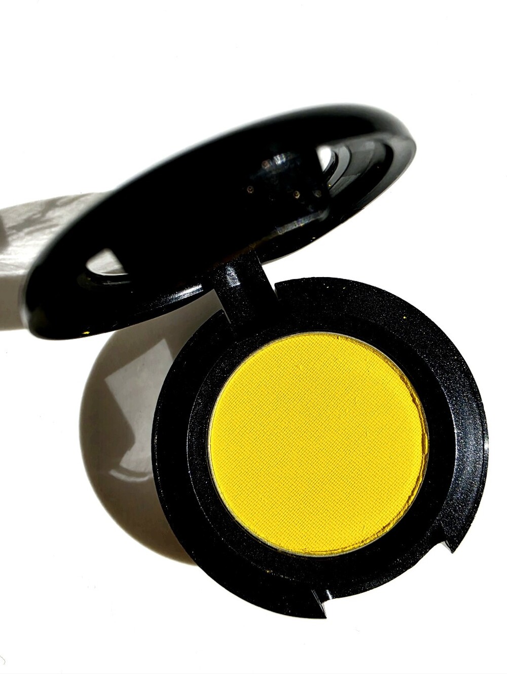Mac Eye Shadow Chrome Yellow Matte New